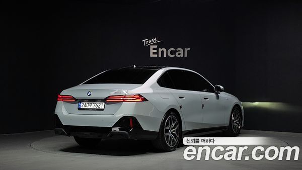 BMW 5 Series 2024, фото 2