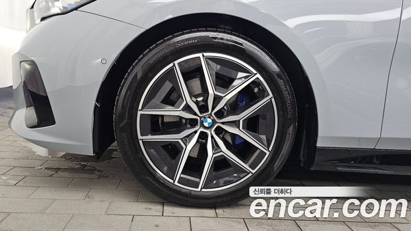 BMW 5 Series 2024, фото 5