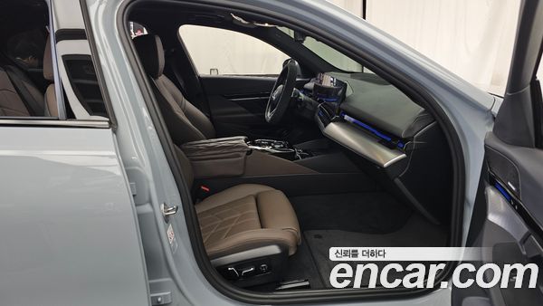 BMW 5 Series 2024, фото 17