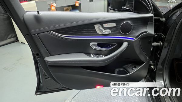 Mercedes-Benz E-Class 2021, фото 14