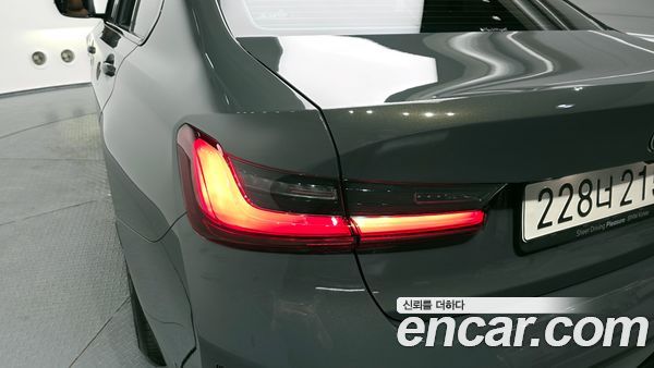 BMW 3 Series 2025, фото 9