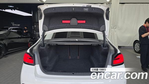 BMW 5 Series 2023, фото 20