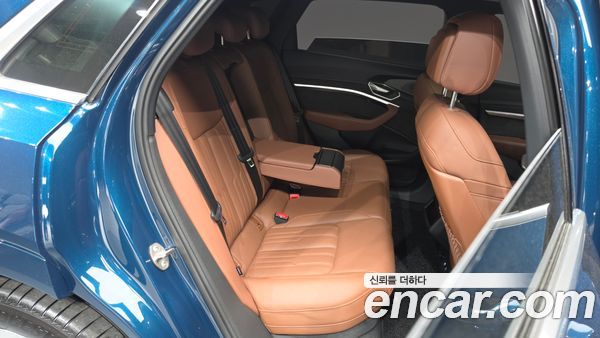 Audi e-tron 2020, фото 18