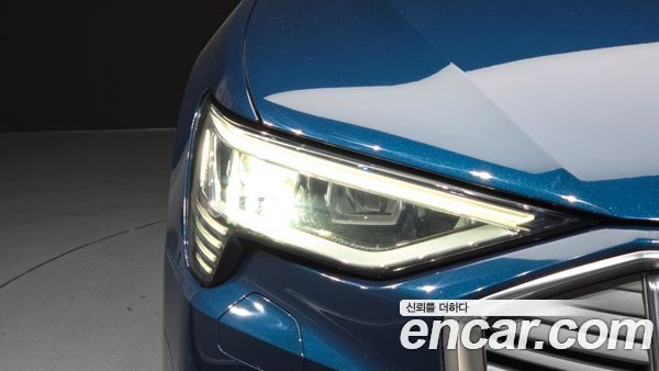 Audi e-tron 2020, фото 8
