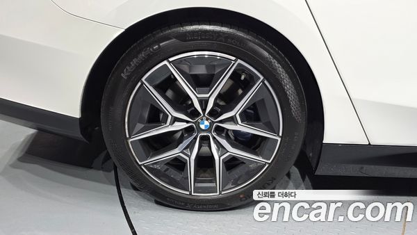BMW 5 Series 2024, фото 5