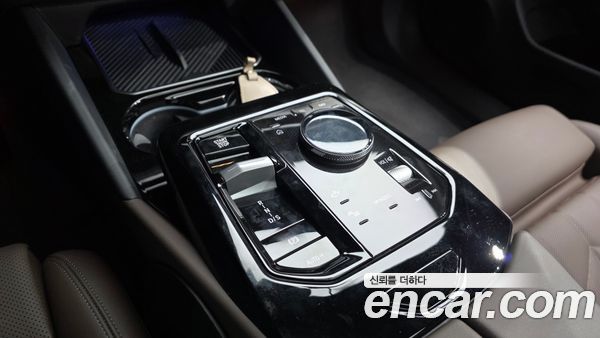 BMW 5 Series 2024, фото 9