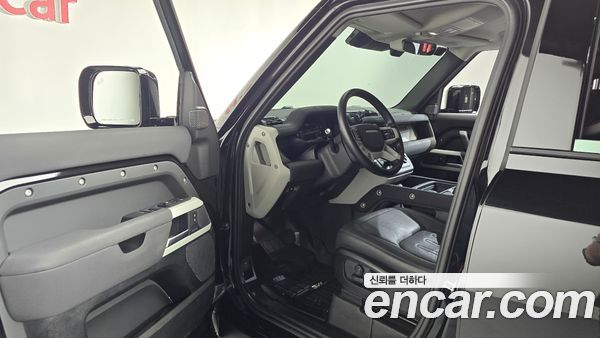 Land Rover Defender 2022, фото 13