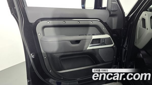 Land Rover Defender 2022, фото 14
