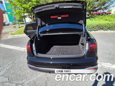 Audi A4 2023, фото 5
