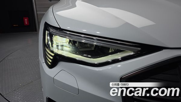 Audi e-tron 2022, фото 8