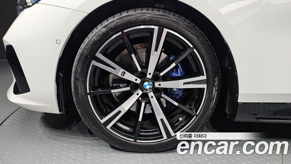 BMW 5 Series 2025, фото 5