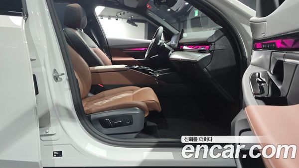 BMW 5 Series 2025, фото 16
