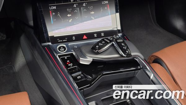 Audi e-tron 2022, фото 9