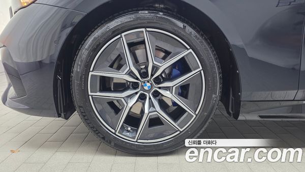 BMW 5 Series 2025, фото 4