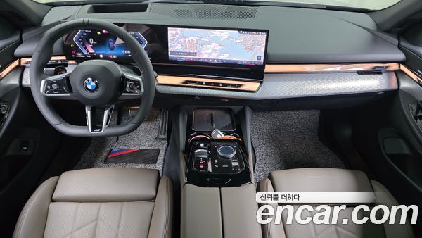 BMW 5 Series 2025, фото 9