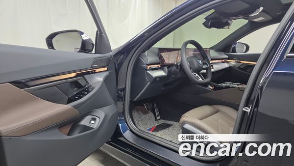 BMW 5 Series 2025, фото 12