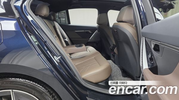 BMW 5 Series 2025, фото 16