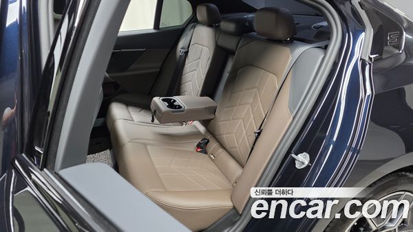 BMW 5 Series 2025, фото 17