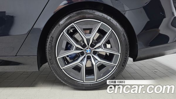 BMW 5 Series 2025, фото 6