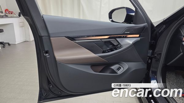 BMW 5 Series 2025, фото 13