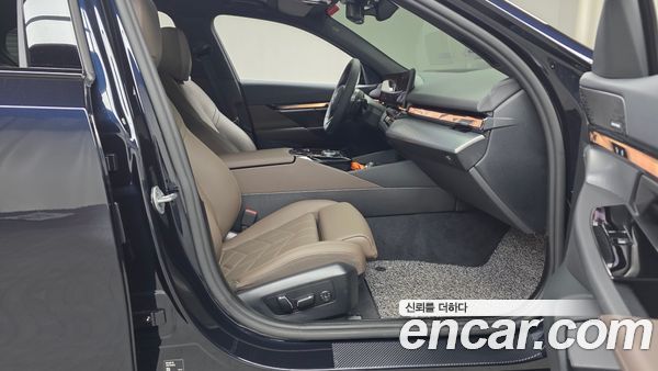 BMW 5 Series 2025, фото 15