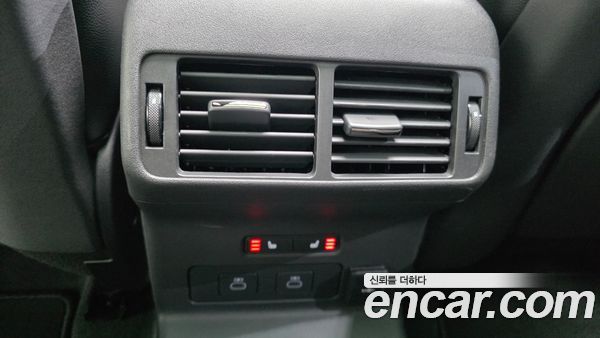 Land Rover Range Rover Velar 2026, фото 18