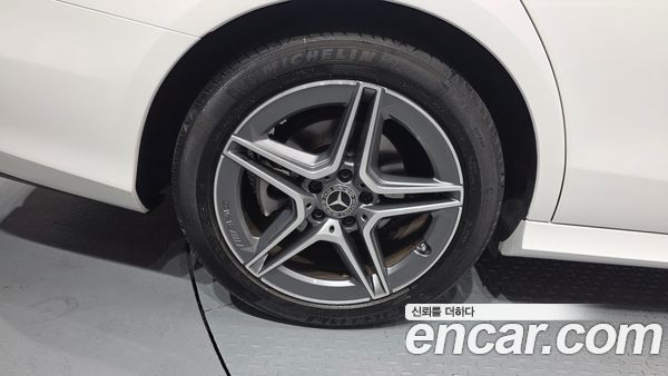 Mercedes-Benz E-Class 2023, фото 5