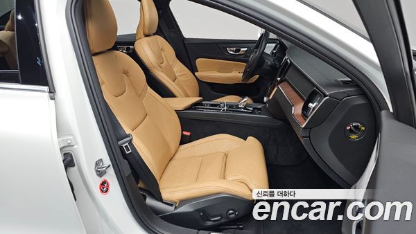 Volvo S60 2022, фото 16