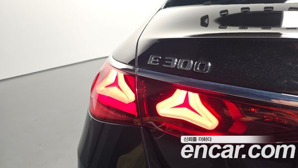 Mercedes-Benz E-Class 2025, фото 9