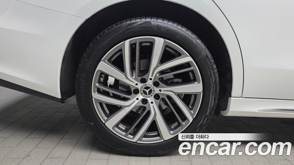 Mercedes-Benz E-Class 2024, фото 5