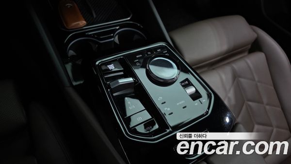 BMW 5 Series 2024, фото 9