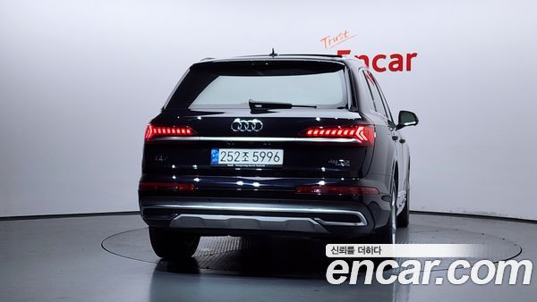Audi Q7 2021, фото 4