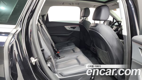 Audi Q7 2021, фото 17