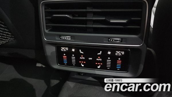 Audi Q7 2021, фото 32