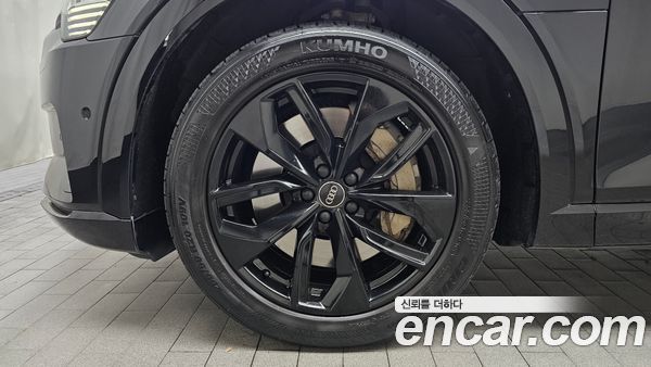 Audi e-tron 2020, фото 5