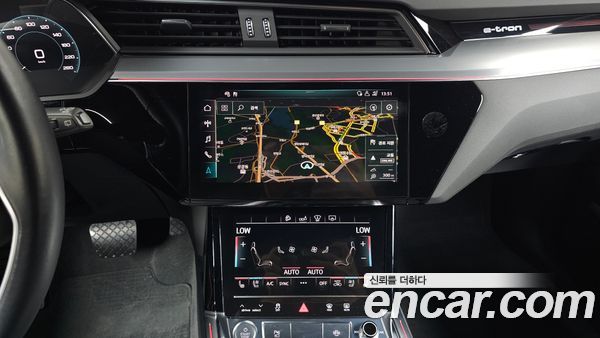 Audi e-tron 2020, фото 18