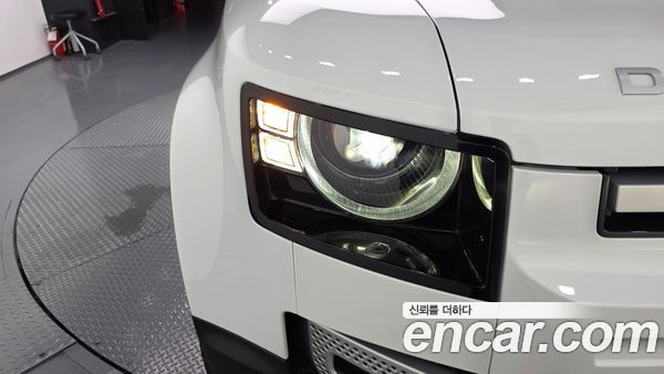 Land Rover Defender 2024, фото 8