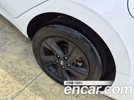 Hyundai Elantra 2023, фото 6