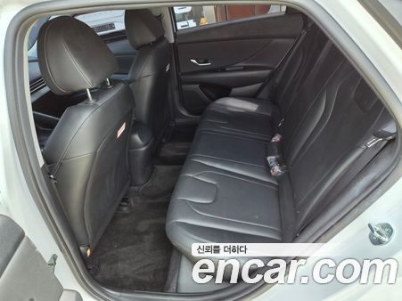 Hyundai Elantra 2023, фото 7