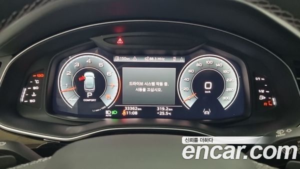 Audi Q8 2023, фото 6
