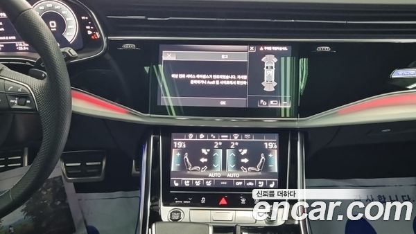 Audi Q8 2023, фото 10
