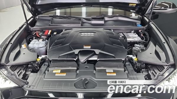 Audi Q8 2023, фото 18