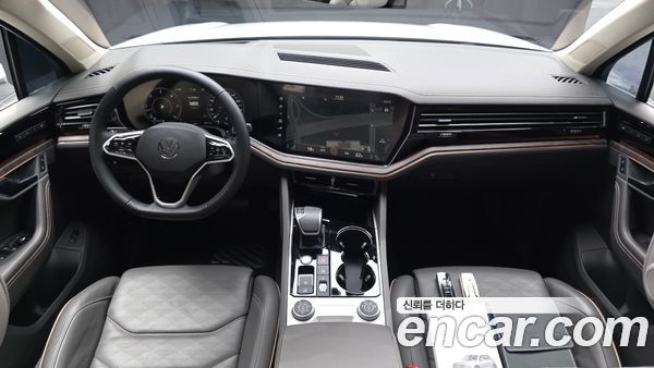 Volkswagen Touareg 2023, фото 10