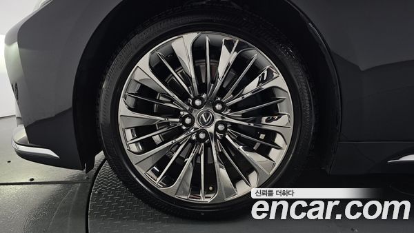 Lexus LS 2022, фото 4