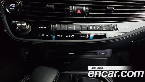 Lexus LS 2022, фото 30