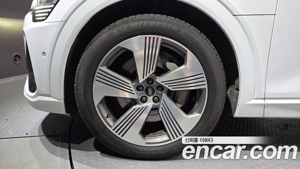 Audi e-tron 2021, фото 5