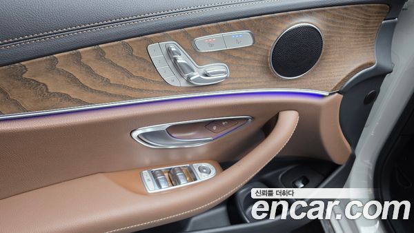 Mercedes-Benz E-Class 2022, фото 29