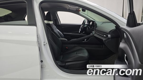 Hyundai Elantra 2022, фото 16