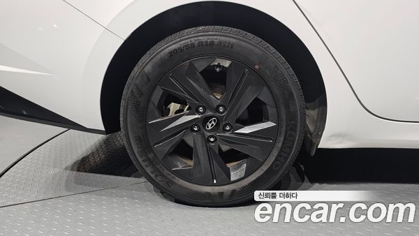 Hyundai Elantra 2023, фото 5