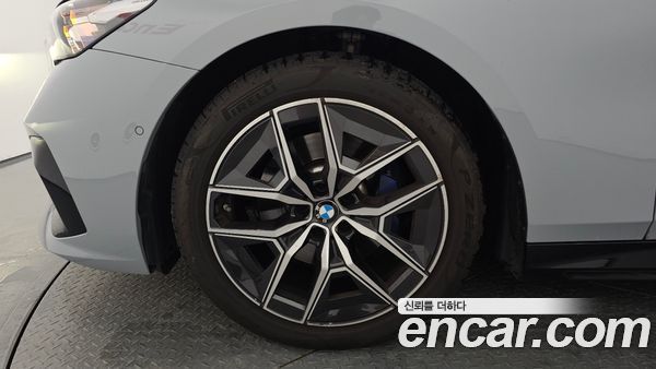 BMW 5 Series 2025, фото 5